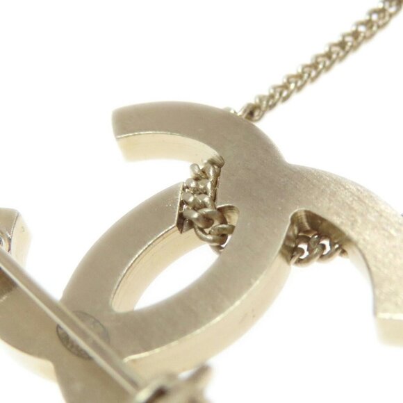 CHANEL Gold Logo Brooch - Picture 6 of 8